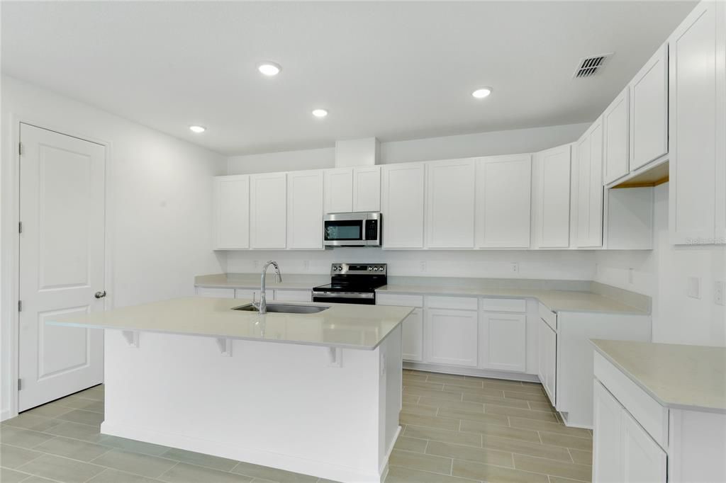 For Sale: $379,999 (4 beds, 3 baths, 2090 Square Feet)