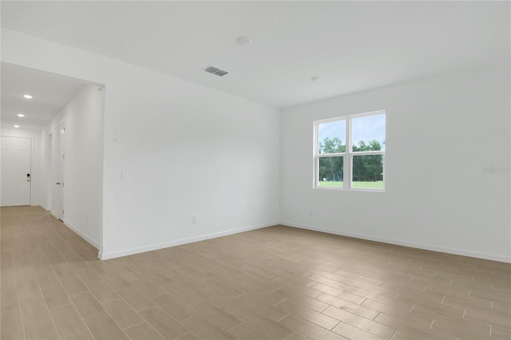 For Sale: $379,999 (4 beds, 3 baths, 2090 Square Feet)
