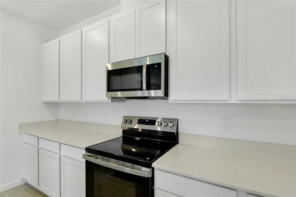 For Sale: $379,999 (4 beds, 3 baths, 2090 Square Feet)