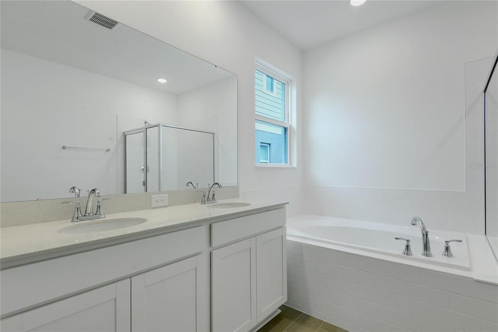 For Sale: $379,999 (4 beds, 3 baths, 2090 Square Feet)