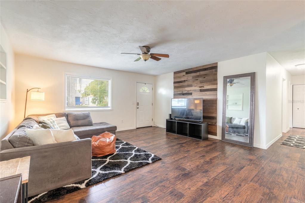For Sale: $265,000 (3 beds, 1 baths, 1484 Square Feet)