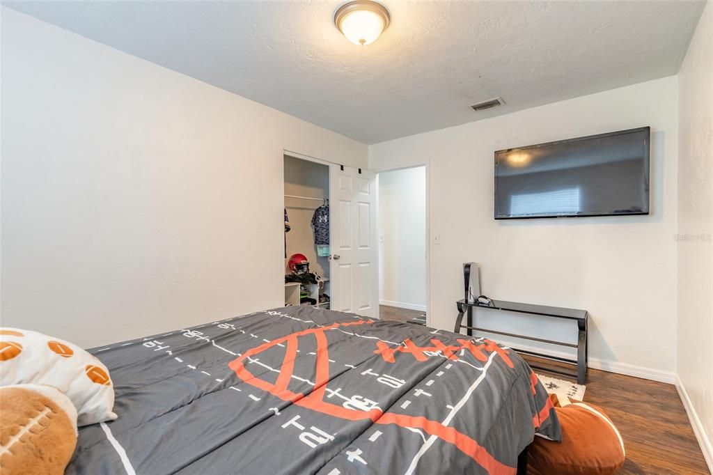 For Sale: $265,000 (3 beds, 1 baths, 1484 Square Feet)