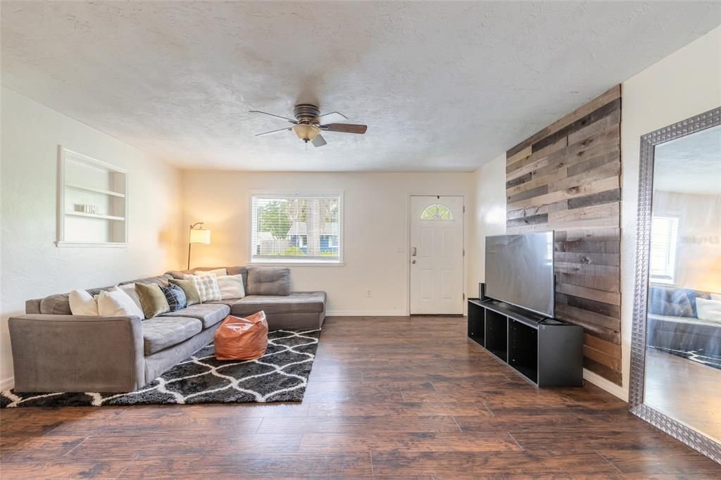 For Sale: $265,000 (3 beds, 1 baths, 1484 Square Feet)