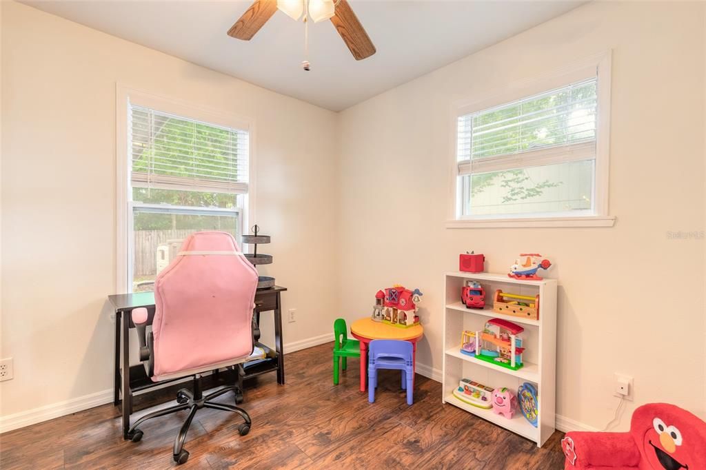 For Sale: $265,000 (3 beds, 1 baths, 1484 Square Feet)