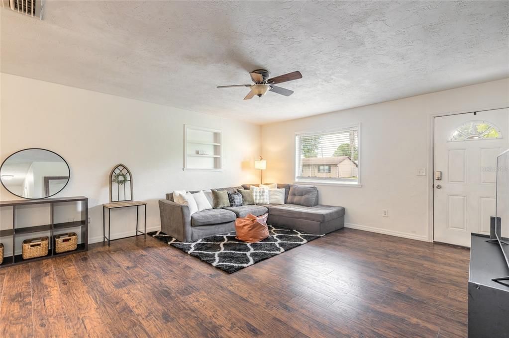 For Sale: $265,000 (3 beds, 1 baths, 1484 Square Feet)