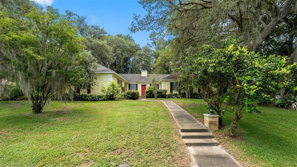 For Sale: $349,999 (3 beds, 2 baths, 2280 Square Feet)