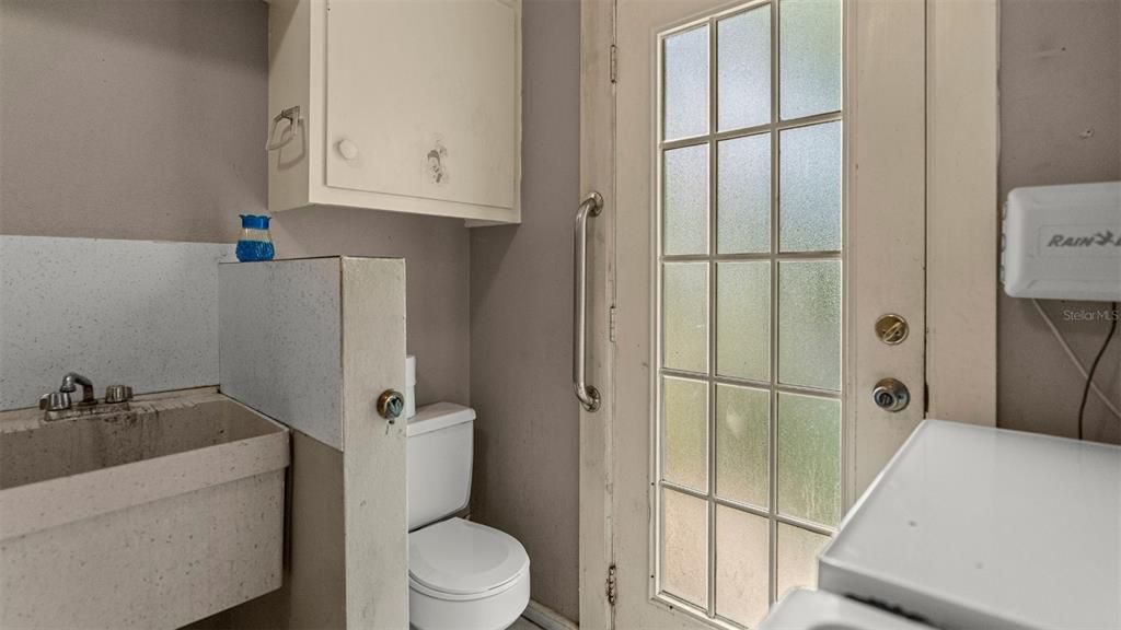 For Sale: $349,999 (3 beds, 2 baths, 2280 Square Feet)