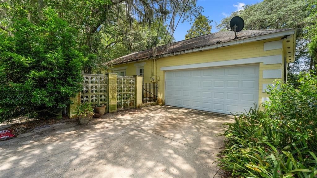 For Sale: $349,999 (3 beds, 2 baths, 2280 Square Feet)