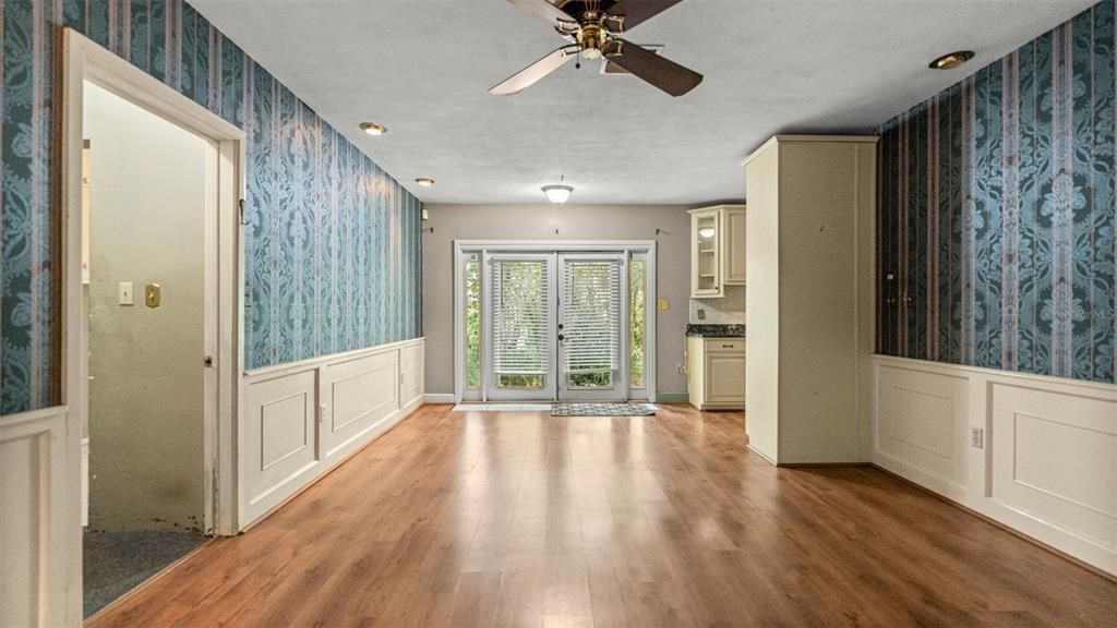 For Sale: $349,999 (3 beds, 2 baths, 2280 Square Feet)