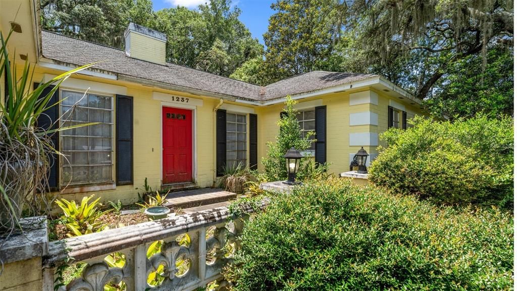 For Sale: $349,999 (3 beds, 2 baths, 2280 Square Feet)