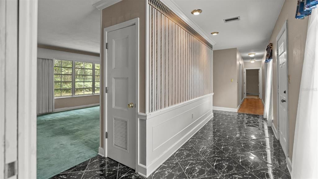 For Sale: $349,999 (3 beds, 2 baths, 2280 Square Feet)