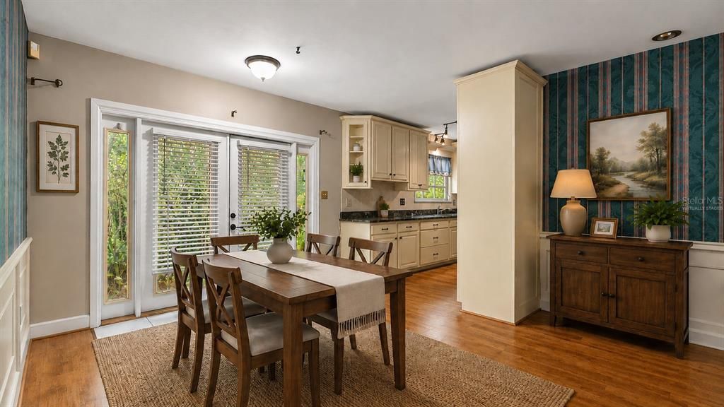 For Sale: $349,999 (3 beds, 2 baths, 2280 Square Feet)