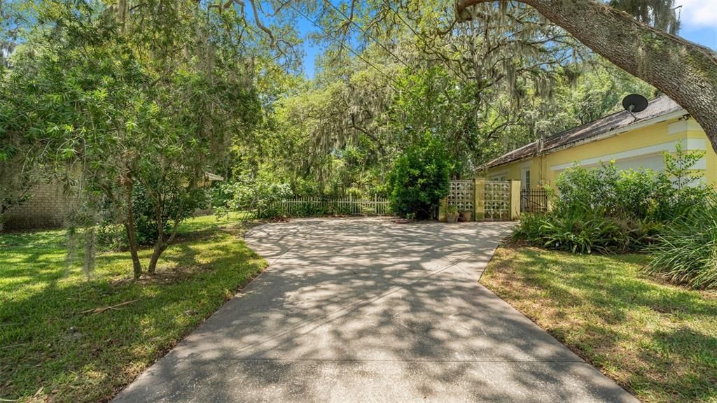 For Sale: $349,999 (3 beds, 2 baths, 2280 Square Feet)