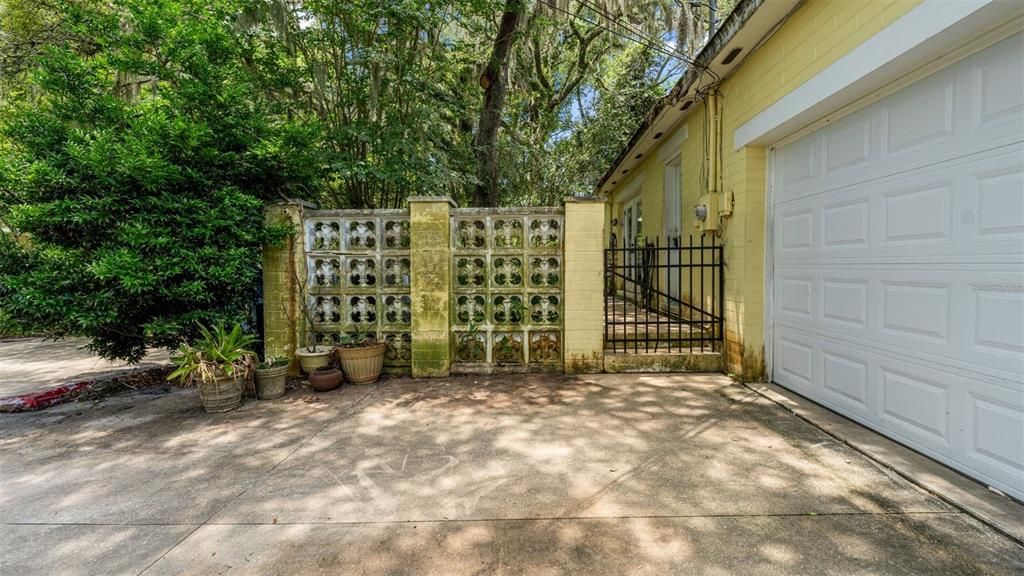 For Sale: $349,999 (3 beds, 2 baths, 2280 Square Feet)
