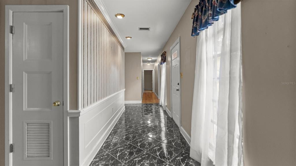 For Sale: $349,999 (3 beds, 2 baths, 2280 Square Feet)