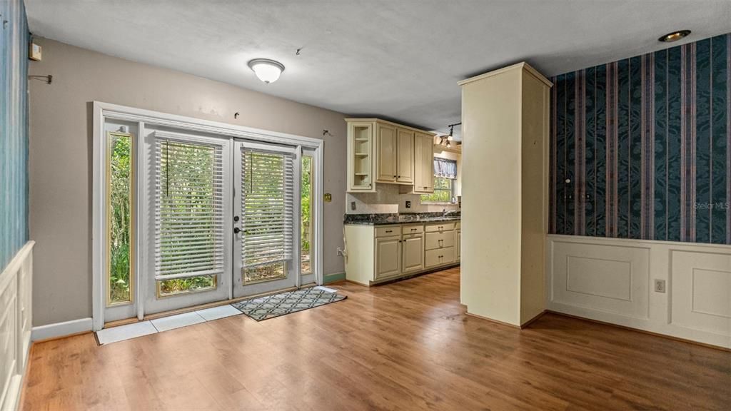 For Sale: $349,999 (3 beds, 2 baths, 2280 Square Feet)