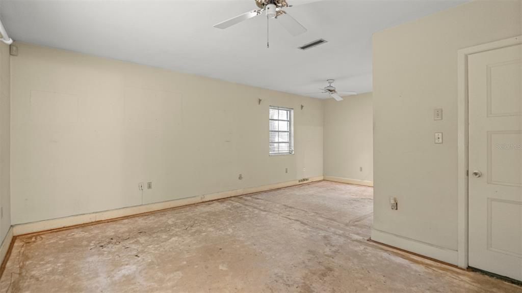 For Sale: $349,999 (3 beds, 2 baths, 2280 Square Feet)