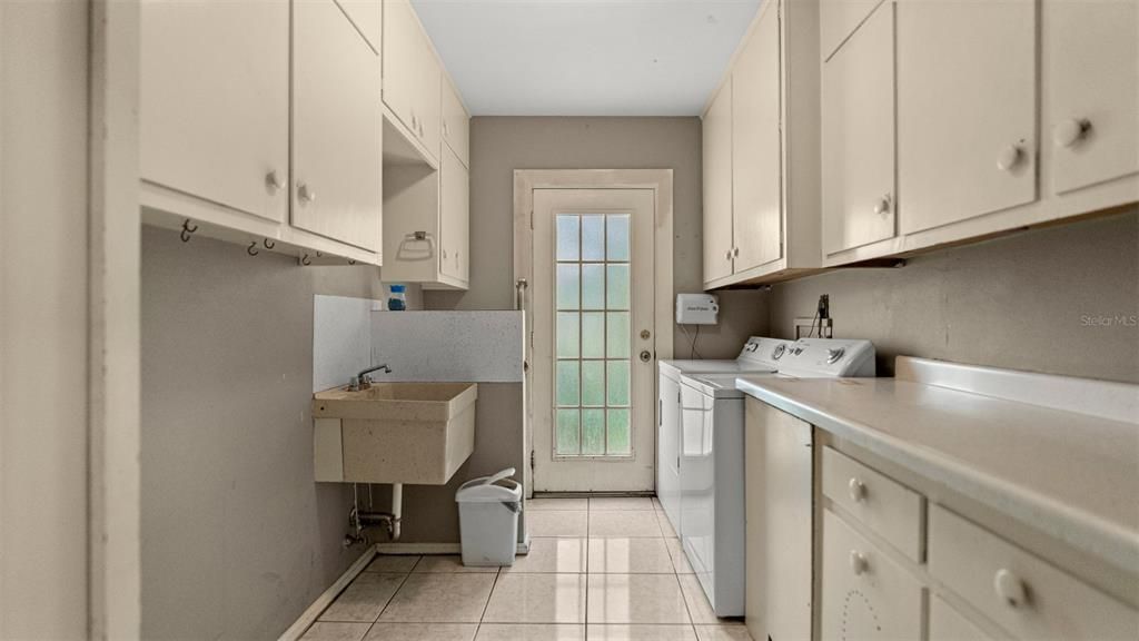 For Sale: $349,999 (3 beds, 2 baths, 2280 Square Feet)