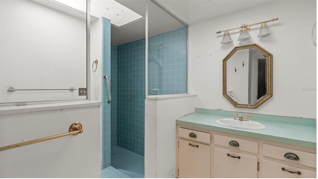 For Sale: $349,999 (3 beds, 2 baths, 2280 Square Feet)