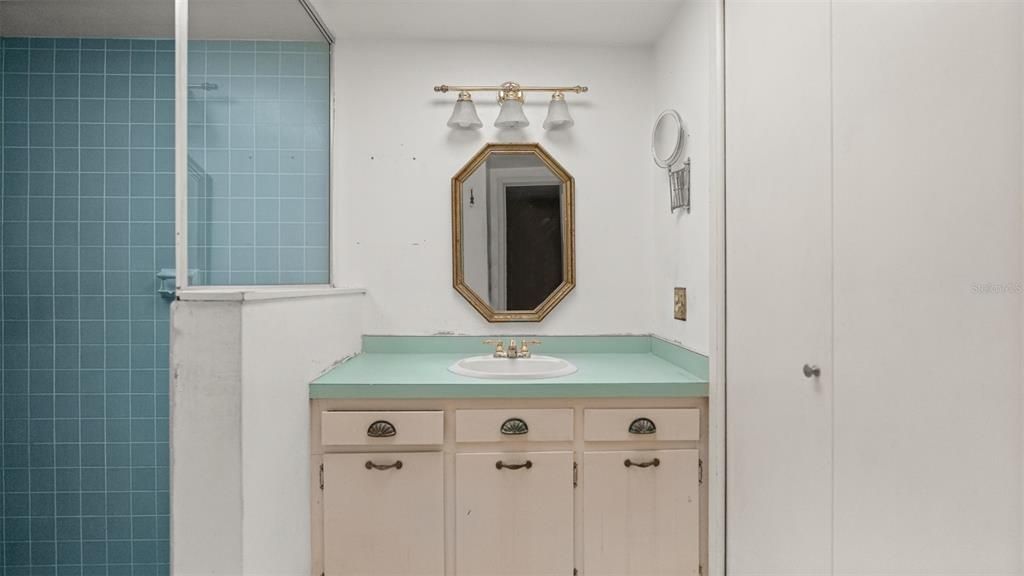 For Sale: $349,999 (3 beds, 2 baths, 2280 Square Feet)
