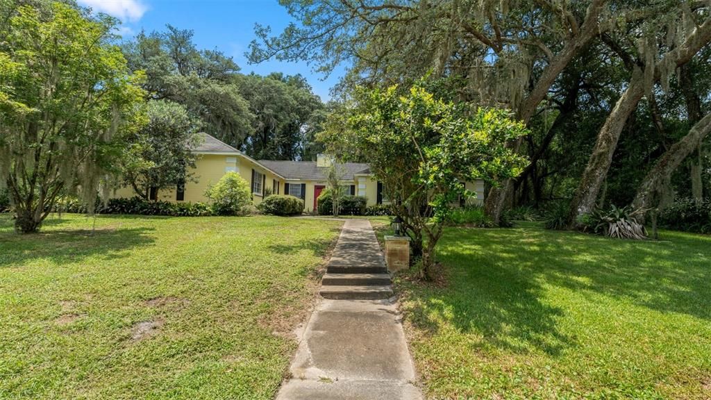 For Sale: $349,999 (3 beds, 2 baths, 2280 Square Feet)