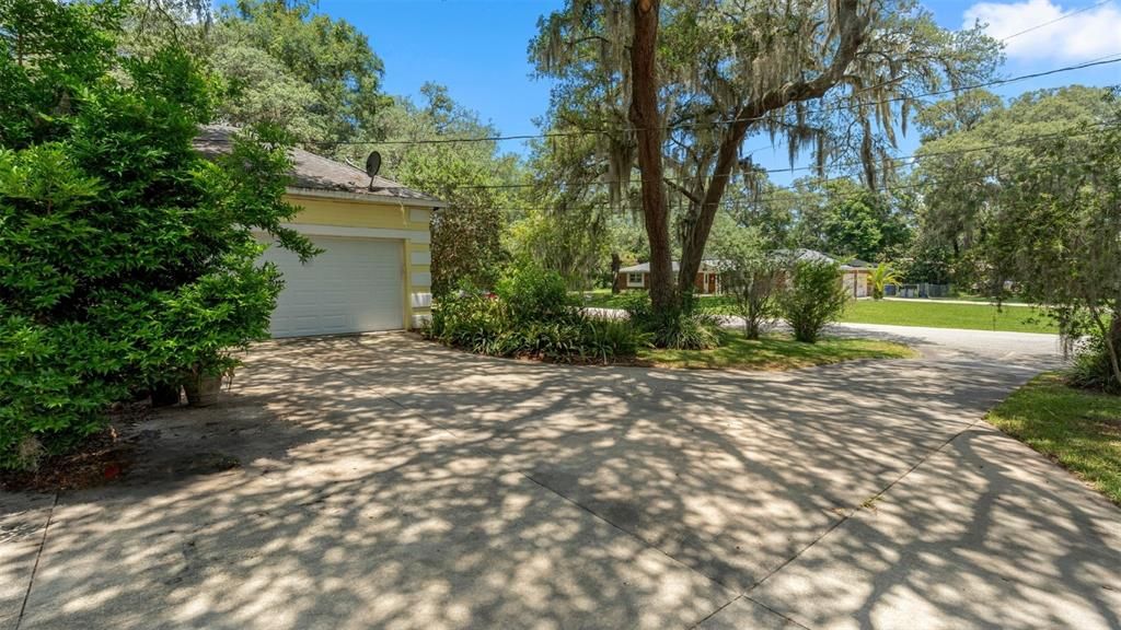For Sale: $349,999 (3 beds, 2 baths, 2280 Square Feet)