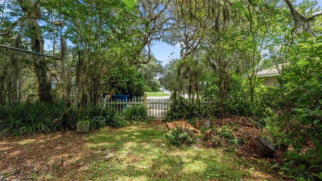 For Sale: $349,999 (3 beds, 2 baths, 2280 Square Feet)