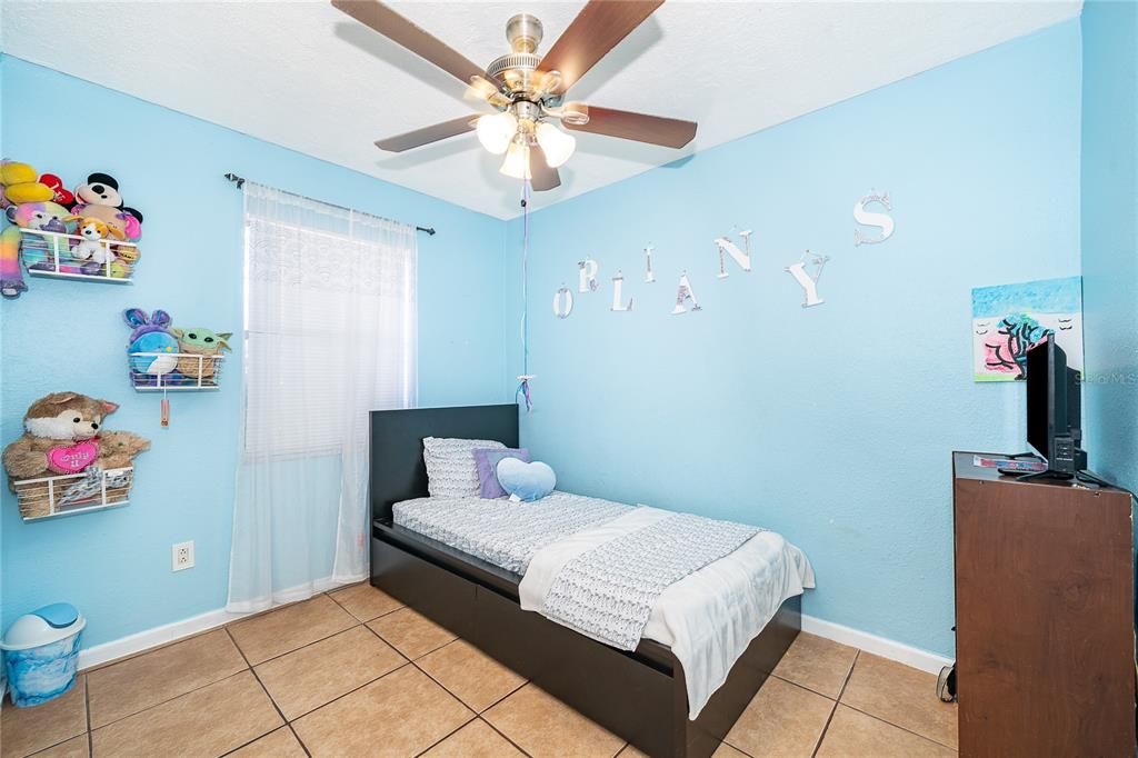 For Rent: $1,950 (4 beds, 2 baths, 1274 Square Feet)