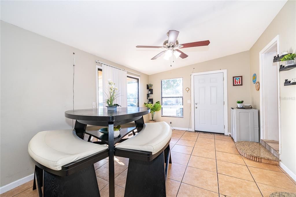 For Rent: $1,950 (4 beds, 2 baths, 1274 Square Feet)