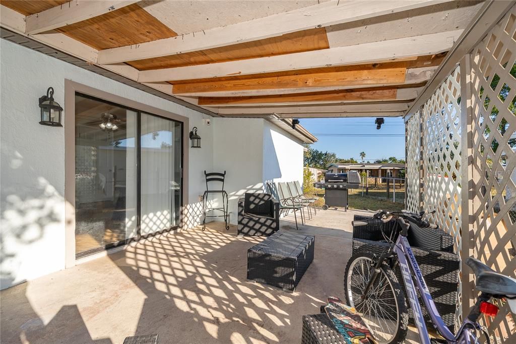 For Rent: $1,950 (4 beds, 2 baths, 1274 Square Feet)
