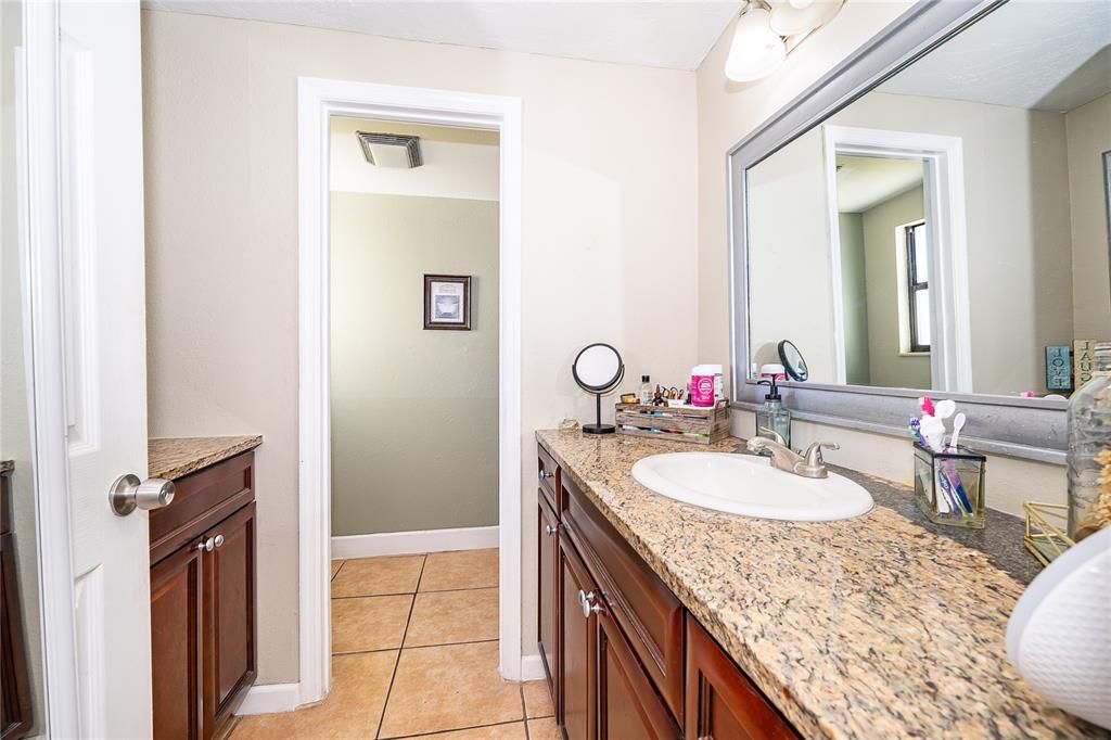 For Rent: $1,950 (4 beds, 2 baths, 1274 Square Feet)