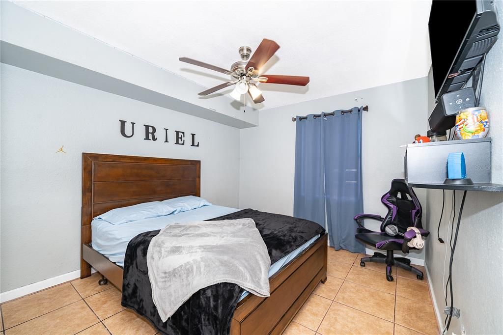 For Rent: $1,950 (4 beds, 2 baths, 1274 Square Feet)