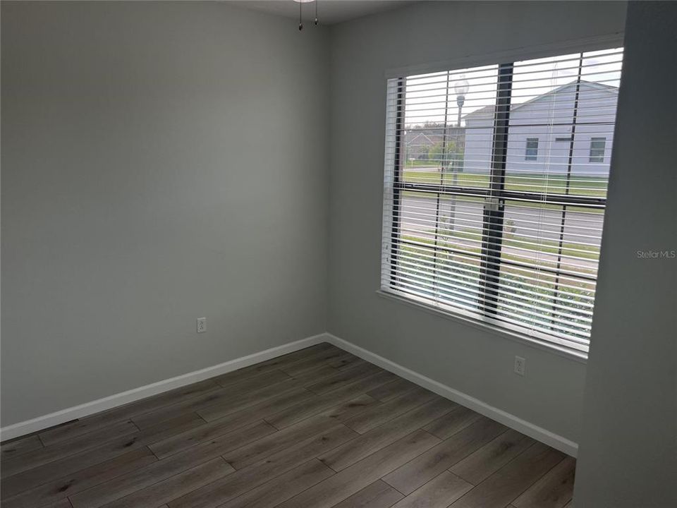 Activo con contrato: $1,900 (4 camas, 2 baños, 1702 Pies cuadrados)