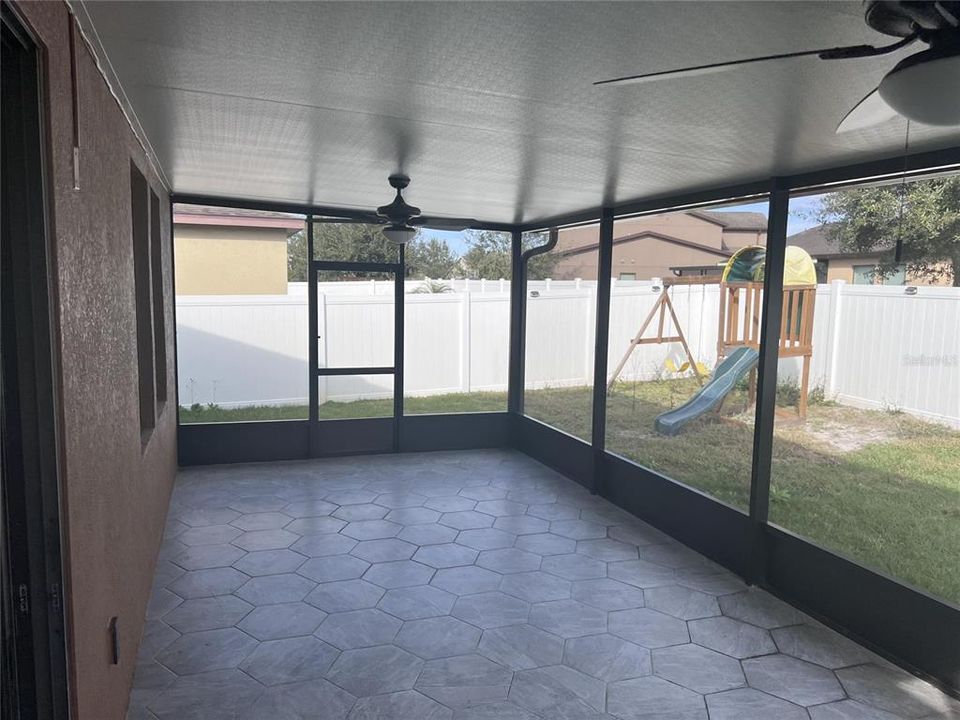 Activo con contrato: $1,900 (4 camas, 2 baños, 1702 Pies cuadrados)