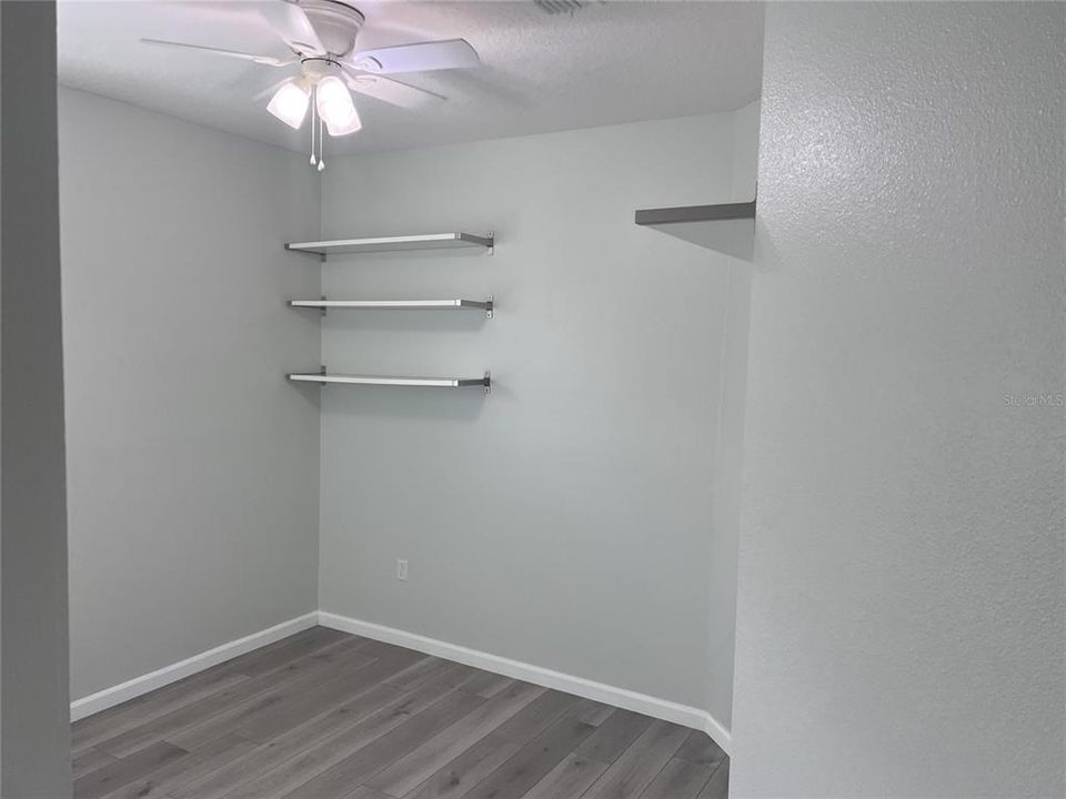 Activo con contrato: $1,900 (4 camas, 2 baños, 1702 Pies cuadrados)