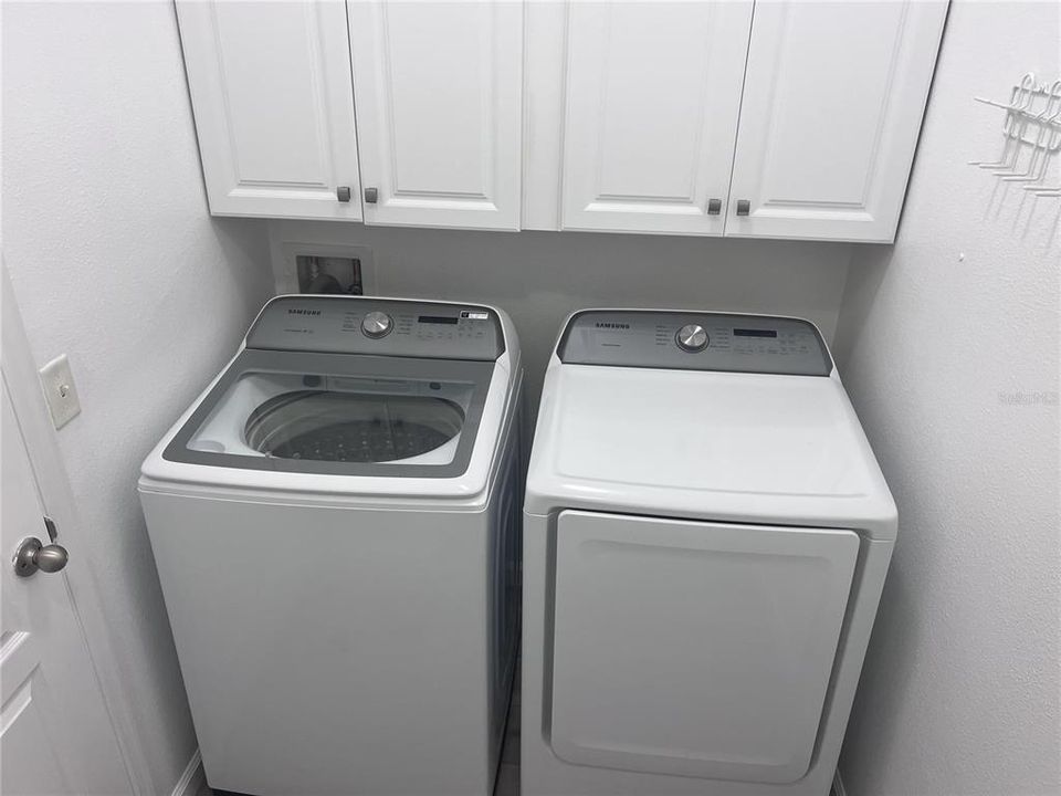 Activo con contrato: $1,900 (4 camas, 2 baños, 1702 Pies cuadrados)