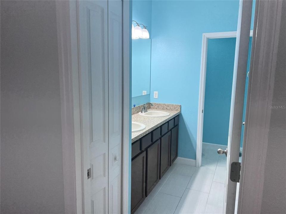 Activo con contrato: $1,900 (4 camas, 2 baños, 1702 Pies cuadrados)
