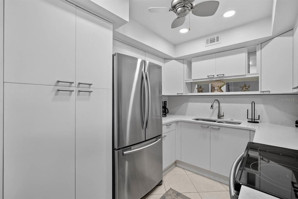 For Sale: $479,999 (2 beds, 2 baths, 1227 Square Feet)