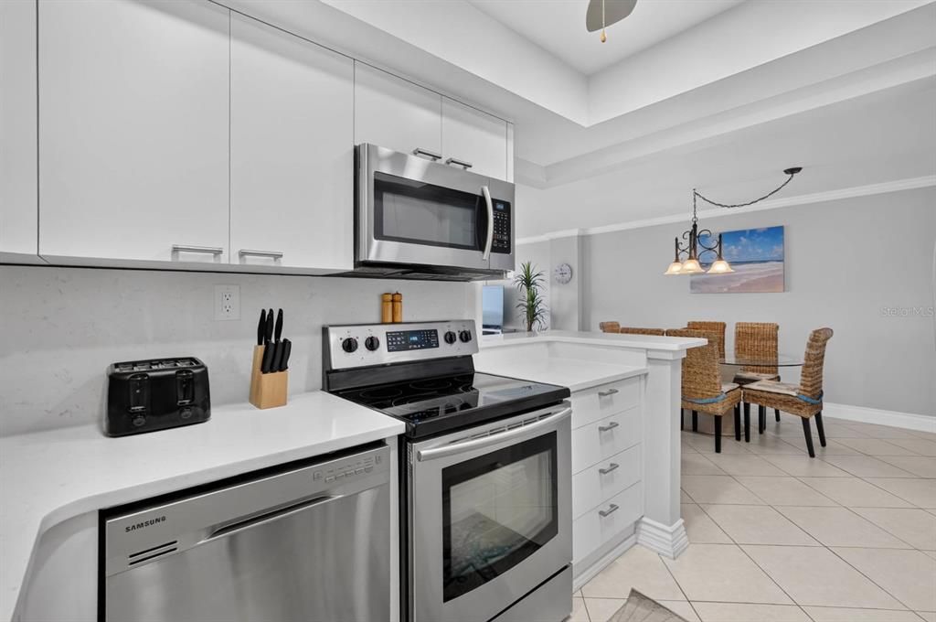 For Sale: $479,999 (2 beds, 2 baths, 1227 Square Feet)