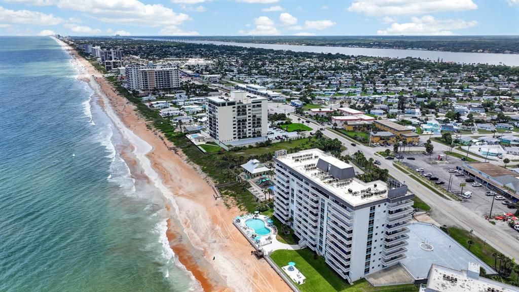 For Sale: $479,999 (2 beds, 2 baths, 1227 Square Feet)
