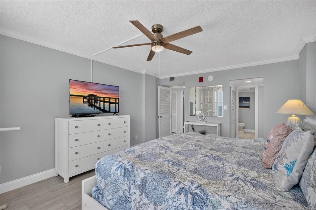 For Sale: $479,999 (2 beds, 2 baths, 1227 Square Feet)