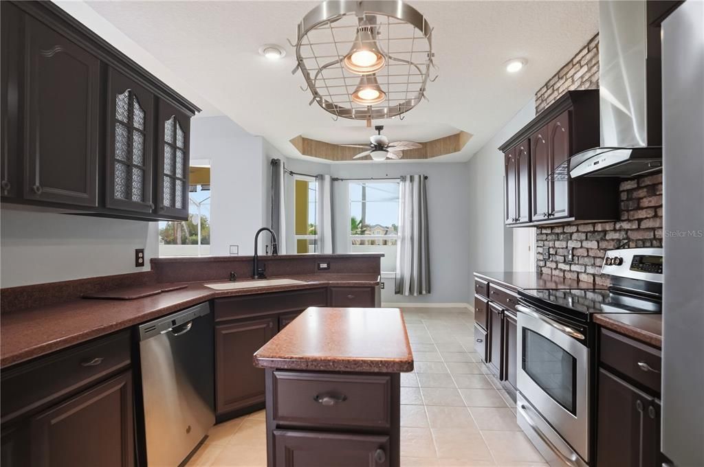 На продажу: $379,000 (3 спален, 2 ванн, 1856 Квадратных фут)