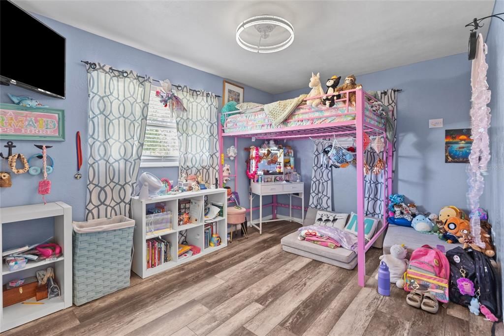На продажу: $395,000 (3 спален, 2 ванн, 1129 Квадратных фут)