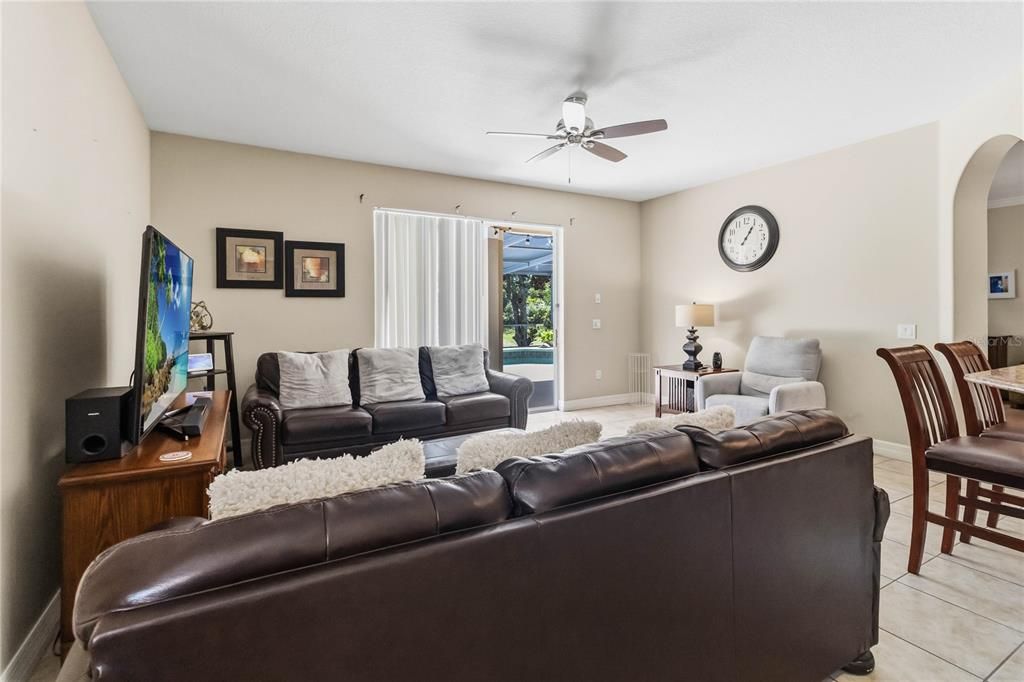 En Venta: $533,000 (4 camas, 4 baños, 2754 Pies cuadrados)