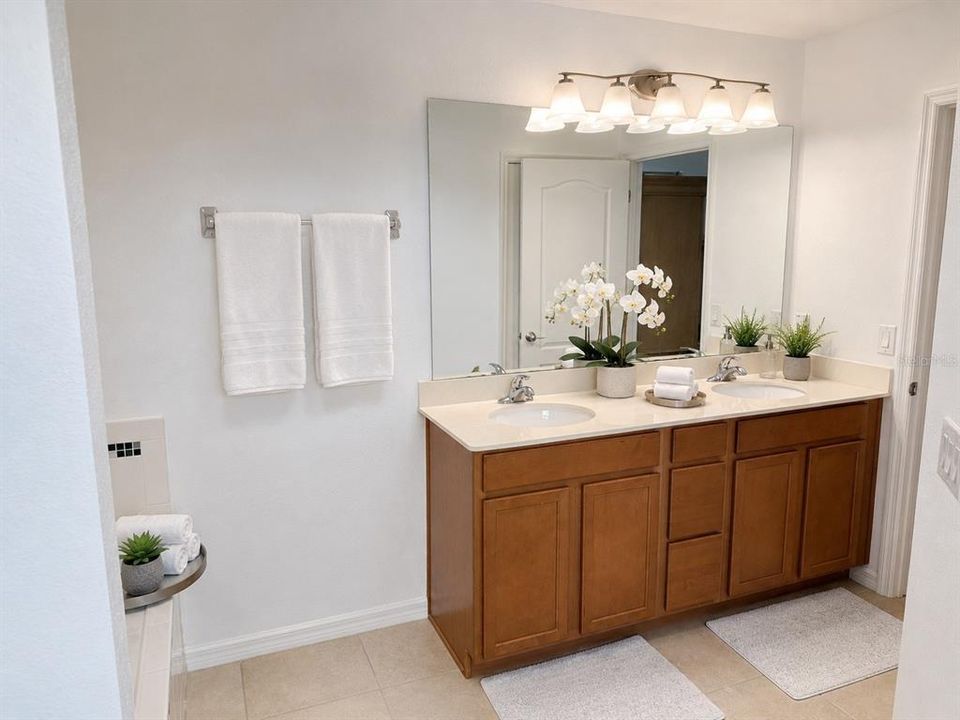 For Sale: $589,000 (6 beds, 3 baths, 3056 Square Feet)