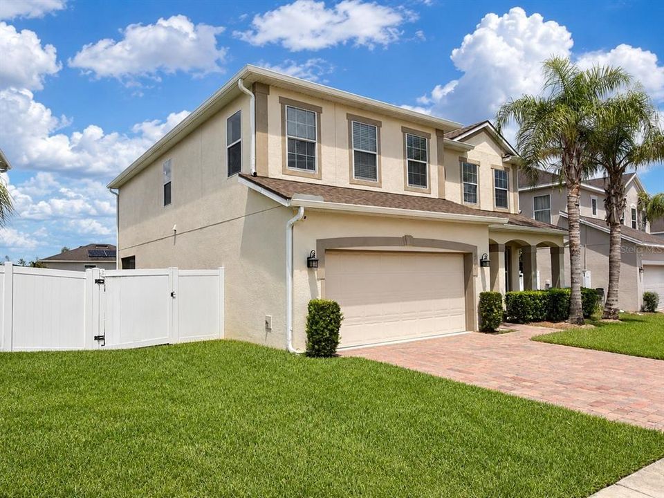 For Sale: $589,000 (6 beds, 3 baths, 3056 Square Feet)