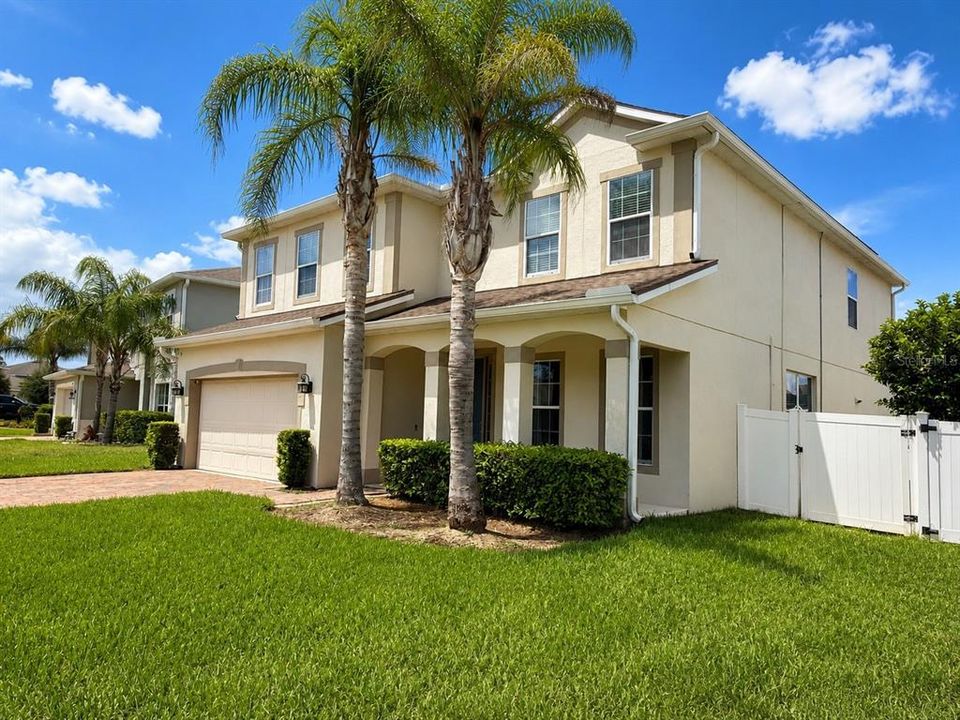 For Sale: $589,000 (6 beds, 3 baths, 3056 Square Feet)