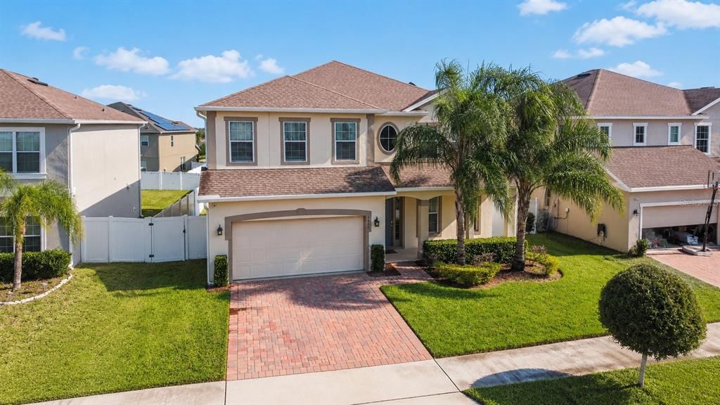 For Sale: $589,000 (6 beds, 3 baths, 3056 Square Feet)