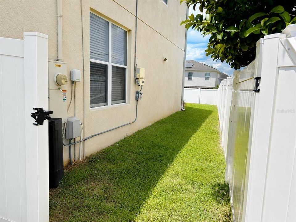 For Sale: $589,000 (6 beds, 3 baths, 3056 Square Feet)