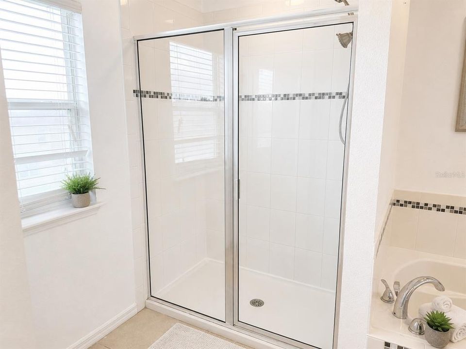For Sale: $589,000 (6 beds, 3 baths, 3056 Square Feet)